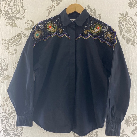 Wrangler Tops - VTG Wrangler Western Apparel
Beaded Rodeo Shirt Button Up
Cowgirl. XL